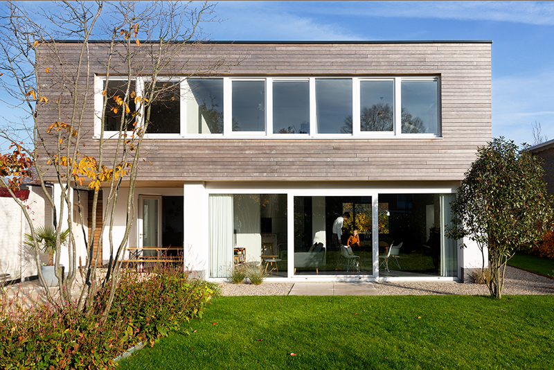 achtergevel_nieuw buroBois achtergevel platowood zonnig veel licht passieve zonneenergie